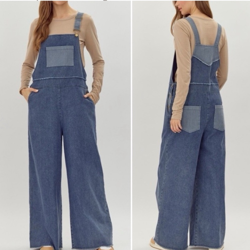 Denim Cotton Wide. NWT
Pants Overalls with Stripe Pockets on the back